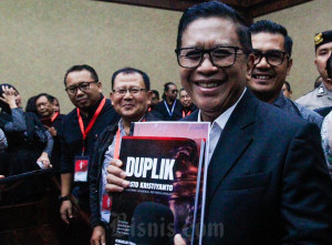 Hasto Pertanyakan Tuntutan Penjara 7 Tahun dan Denda Rp600 Juta Kepada JPU