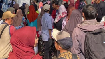 Warga Masih Menyemut di Lapangan Otista Garut Usai Tragedi Pesta Pernikahan Anak Gubernur