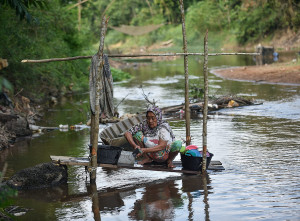 Sumur Mulai Kering Akibat Musim Kemarau, Warga di Jambo Gunakan Air Sungai Untuk Kebutuhan Sehari-Hari