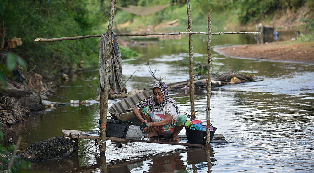 Sumur Mulai Kering Akibat Musim Kemarau, Warga di Jambo Gunakan Air Sungai Untuk Kebutuhan Sehari-Hari