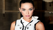 Katy Perry Nyaris Jatuh dari Atas Kupu-kupu Raksasa Imbas Malfungsi Properti Konser
