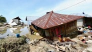 Seorang Wartawan Terseret Banjir Bandang Saat Liputan Langsung