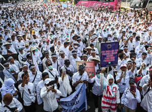 Aksi Tenaga Honorer Tuntut Status PPPK di Jakarta
