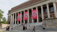 Harvard dan Trump Berhadapan di Pengadilan, Lawan Penghentian Dana Penelitian