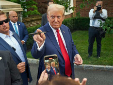 Donald Trump Bilang AS Akan Membombardir Iran Lagi, Mengapa?
