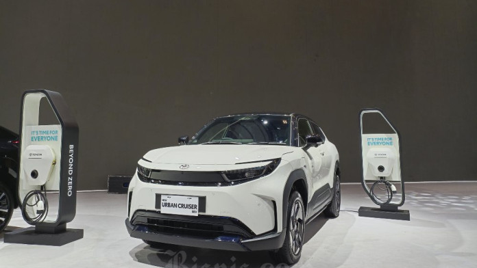 Toyota Urban Cruiser EV & bZ4X Rakitan Lokal Melantai di GIIAS 2025
