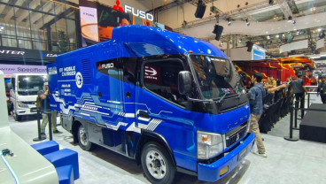 GIIAS 2025: Fuso Pajang Canter FE 71 yang Disulap Jadi EV Mobile Charger