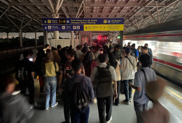 Stasiun Manggarai Mati Lampu, 'Anker' Menumpuk saat Jam Pulang Kerja