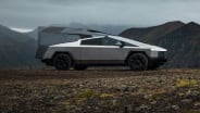 Pendapatan Tesla Anjlok, Investor Cemas Fokus Elon Musk