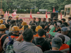 10 Hari Blokade Smelter, Buruh Huadi Nickel Tuntut Kejelasan Nasib Pekerja & Upah