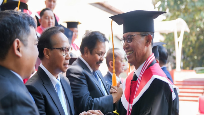 Bahas Kebijakan Ex-Officio, Kepala BP Batam Raih Gelar Doktor di IPDN