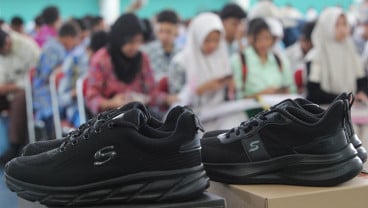 Pembagian Perlengkapan Sekolah Gratis Kepada Pelajar