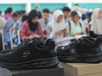Pembagian Perlengkapan Sekolah Gratis Kepada Pelajar