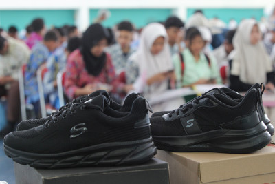 Pembagian Perlengkapan Sekolah Gratis Kepada Pelajar