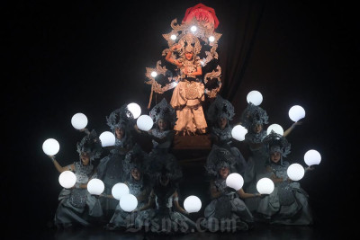 Tari Kontemporer Cipta Rwa Loka Tampil Pada Festival Seni Bali Jani 2025
