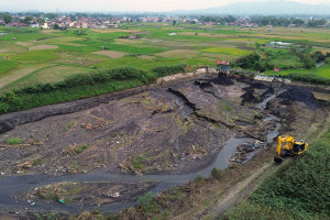Pengerukan Bendungan Terdampak Banjir Lahar Dingin Marapi