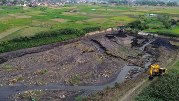 Pengerukan Bendungan Terdampak Banjir Lahar Dingin Marapi