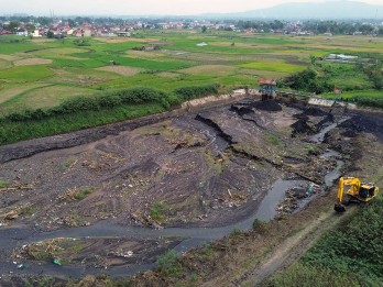 Pengerukan Bendungan Terdampak Banjir Lahar Dingin Marapi