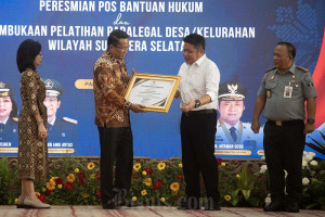 Menteri Hukum Resmikan Posbankum dan Pelatihan Paralegal di Palembang