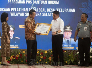 Menteri Hukum Resmikan Posbankum dan Pelatihan Paralegal di Palembang