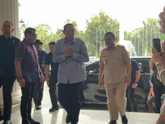 SBY Sambangi Balai Kota Jakarta, Dampingi Seniman Asal Berlin Melukis Monas