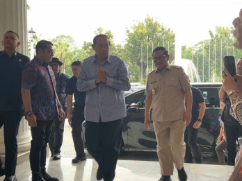 SBY Sambangi Balai Kota Jakarta, Dampingi Seniman Asal Berlin Melukis Monas