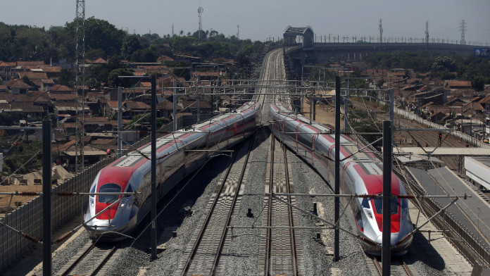 Prabowo Minta Kereta Cepat Jakarta-Bandung Tembus Surabaya, AHY Bilang Begini