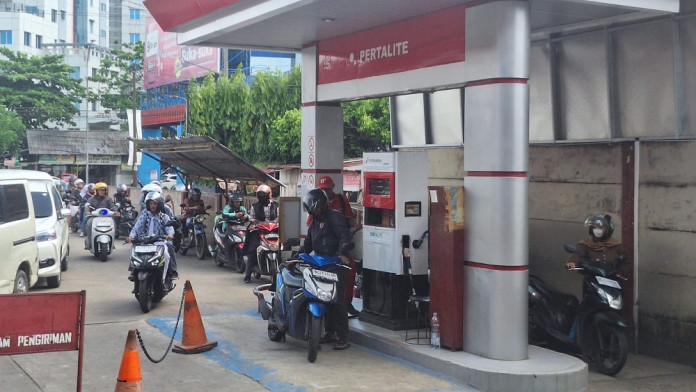 Warga Palembang Keluhkan Sulit Dapatkan BBM Pertamax Series