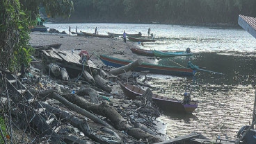 Efek Kemarau, Penyaluran LPG Lewat Sungai Dangkal di Mahulu