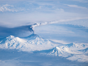 Gunung Api Klyuchevskoy di Rusia Meletus Usai Gempa Dahsyat
