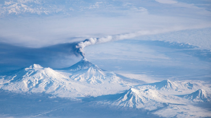 Gunung Api Klyuchevskoy di Rusia Meletus Usai Gempa Dahsyat