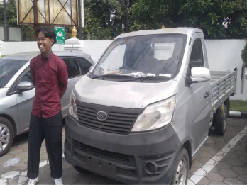 Gugat Jokowi, Remaja Ini Bawa Mobil Esemka ke PN Solo