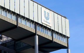 Mereka yang Masih Berani Bertaruh di Unilever (UNVR)