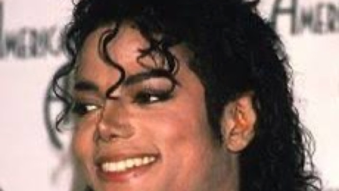 Kaus Kaki Bertabur Berlian Milik Michael Jackson Laku Terjual Rp132 Juta