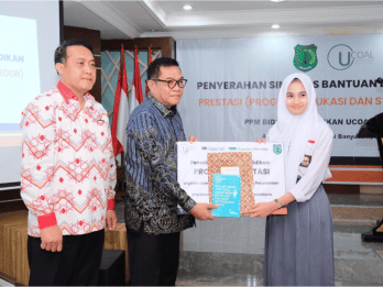Bupati Muba Serahkan Bantuan Pendidikan Program 'Prestasi'