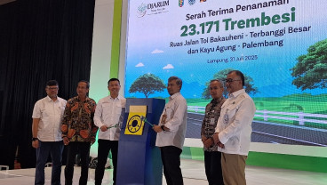 Upayakan Penurunan Emisi Karbon, BLDF Tanam Trembesi di Tol Trans Sumatra