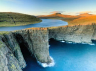 Mengintip Indahnya Danau 'Melayang' di Kepulauan Faroe