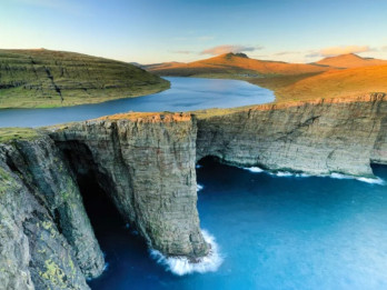 Mengintip Indahnya Danau 'Melayang' di Kepulauan Faroe