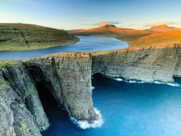 Mengintip Indahnya Danau 'Melayang' di Kepulauan Faroe