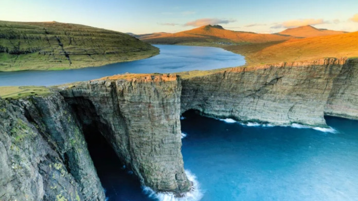 Mengintip Indahnya Danau 'Melayang' di Kepulauan Faroe