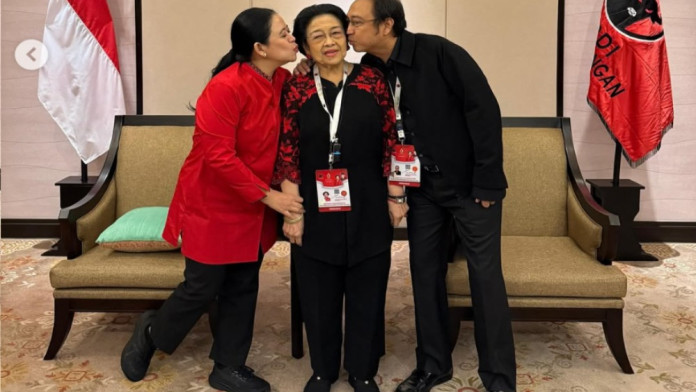 Puan Unggah Foto Cipika-Cipiki Bareng Megawati dan Prananda