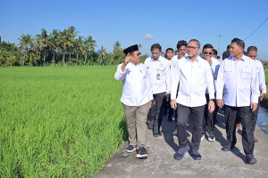 Menteri Koordinator Bidang Pangan Zulkifli Hasan Lakukan Sosialisasi Kopdes Merah Putih di Lombok
