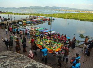 Upacara Tradisi Sedekah Bumi di Danau Rawa Pening