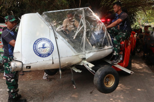 Evakuasi Bangkai Pesawat Latih Di Bogor