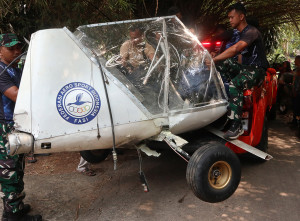 Evakuasi Bangkai Pesawat Latih Di Bogor