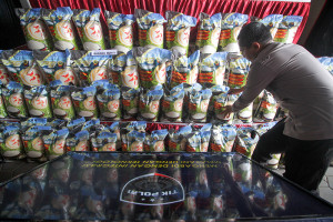 Pengungkapan Kasus Pabrik Oplos Beras Premium di Sidoarjo