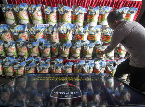 Pengungkapan Kasus Pabrik Oplos Beras Premium di Sidoarjo
