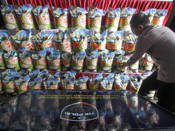Pengungkapan Kasus Pabrik Oplos Beras Premium di Sidoarjo