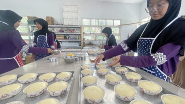 Jelajah Pesantren: Modal Bukan Kendala, Al Mizan Cake & Bakery Berdaya dari Dalam Pondok