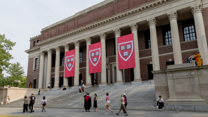 Harvard Bantah Teken Kesepakatan US$500 Juta untuk Berdamai dengan Trump